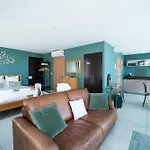 Coronell D'en Apartment