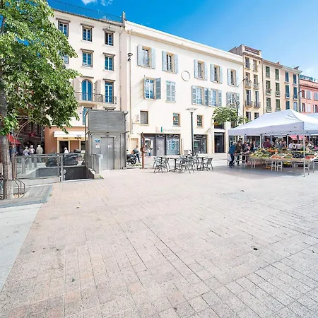 Coronell D'en アパート